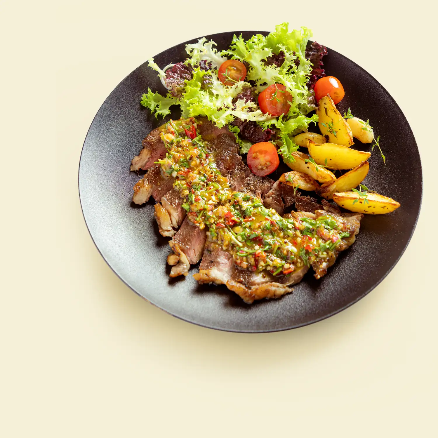 Bít-tết sốt Chimichurri No Nê bistro Quy Nhơn